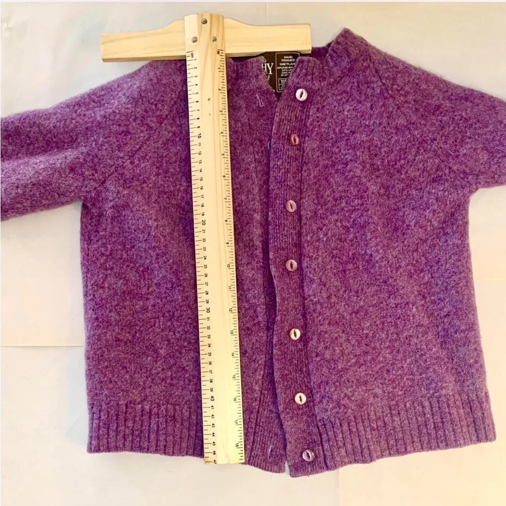 Lavender Scottish Shetland wool cardigan with pearl buttons, true vintage. - Picture 4 of 5